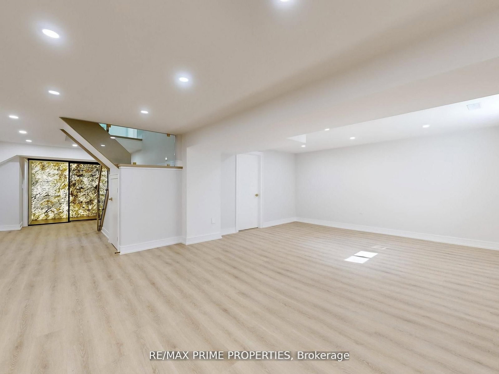 Detached House for sale at 137 Old Surrey Lane, Richmond Hill, Ontario, L4C 6R9 - South Richvale - MLS: N12975320