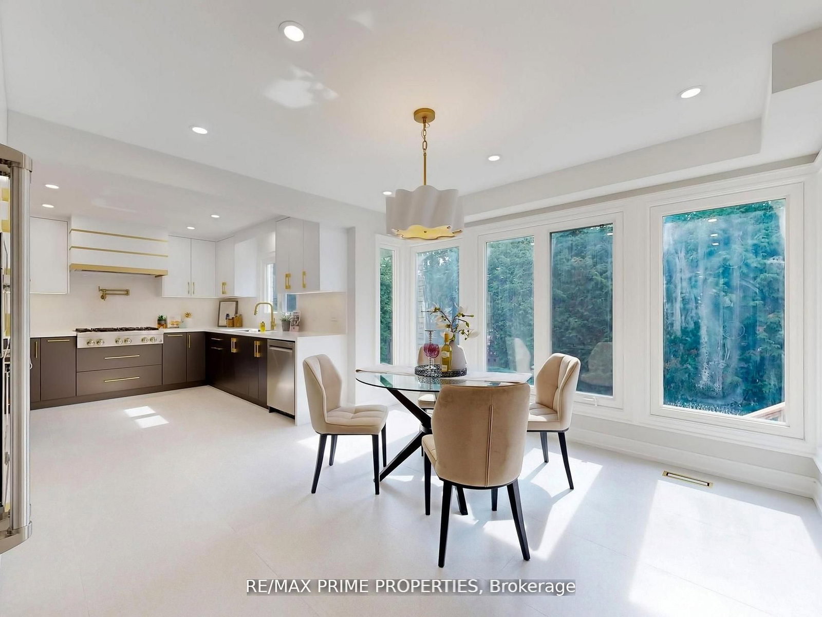 Detached House for sale at 137 Old Surrey Lane, Richmond Hill, Ontario, L4C 6R9 - South Richvale - MLS: N12975320