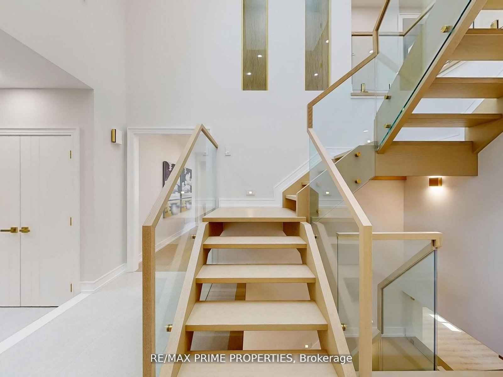 Detached House for sale at 137 Old Surrey Lane, Richmond Hill, Ontario, L4C 6R9 - South Richvale - MLS: N12975320