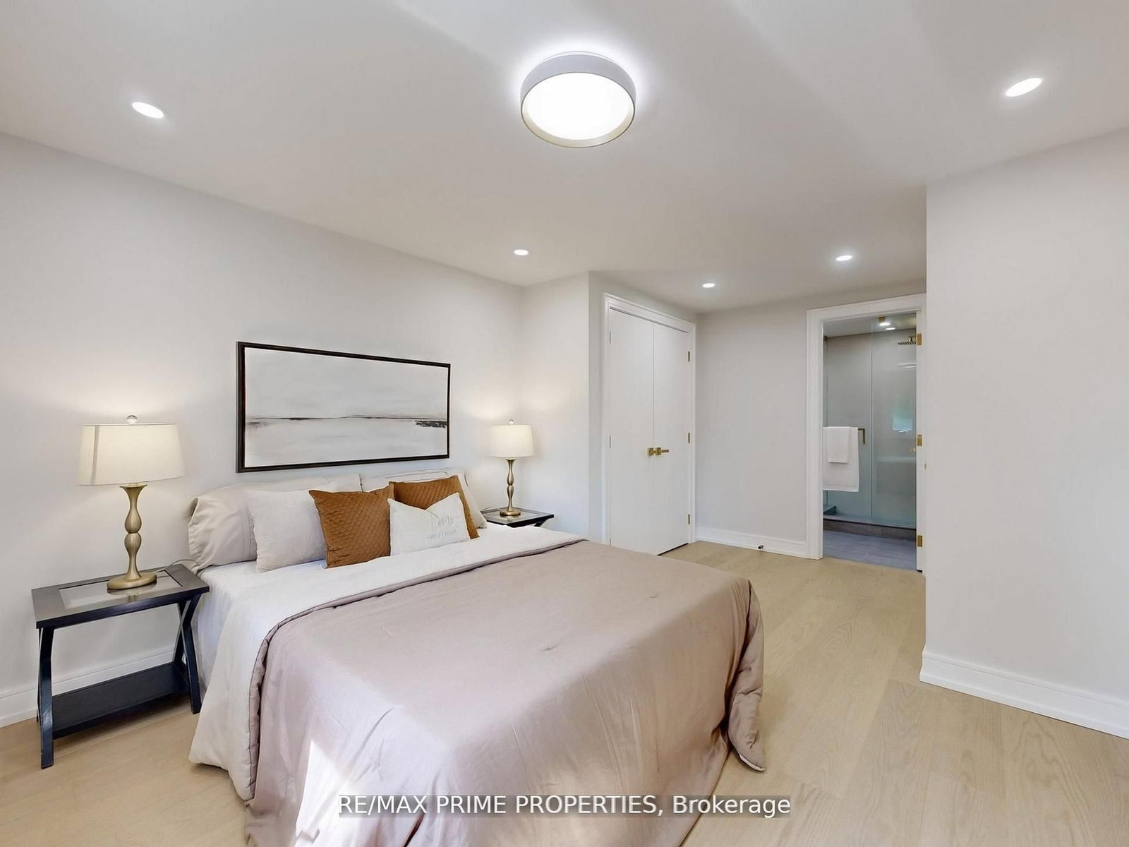 Detached House for sale at 137 Old Surrey Lane, Richmond Hill, Ontario, L4C 6R9 - South Richvale - MLS: N12975320