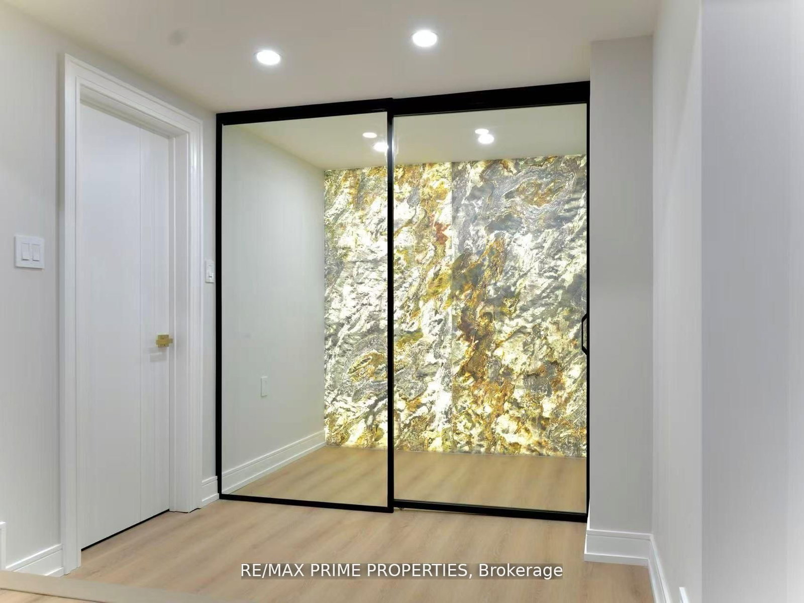 Detached House for sale at 137 Old Surrey Lane, Richmond Hill, Ontario, L4C 6R9 - South Richvale - MLS: N12975320