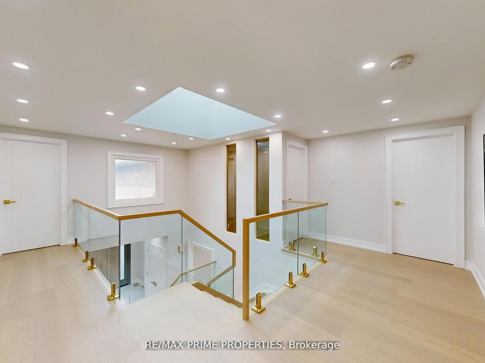 Detached House for sale at 137 Old Surrey Lane, Richmond Hill, Ontario, L4C 6R9 - South Richvale - MLS: N12975320