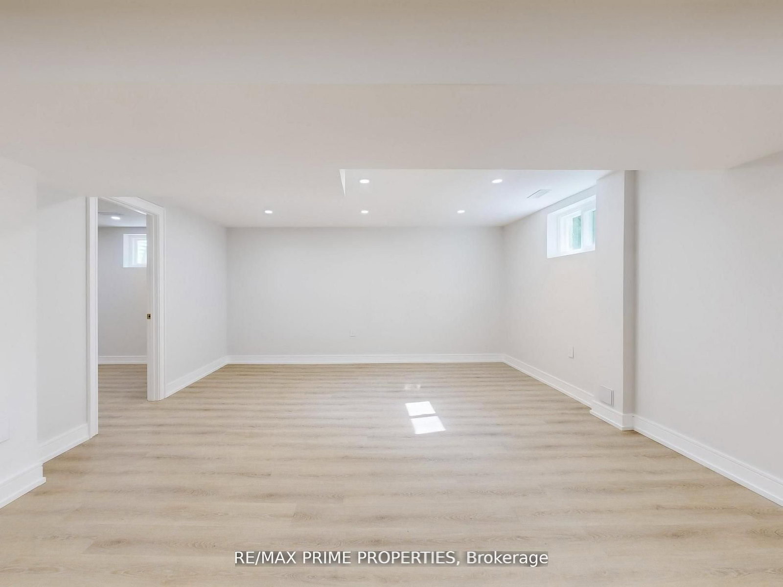 Detached House for sale at 137 Old Surrey Lane, Richmond Hill, Ontario, L4C 6R9 - South Richvale - MLS: N12975320