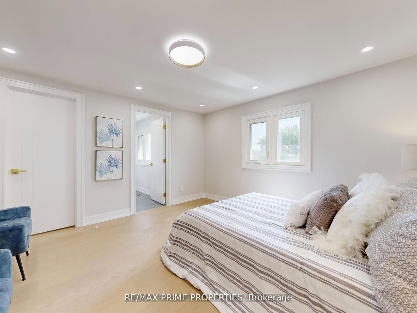 Detached House for sale at 137 Old Surrey Lane, Richmond Hill, Ontario, L4C 6R9 - South Richvale - MLS: N12975320