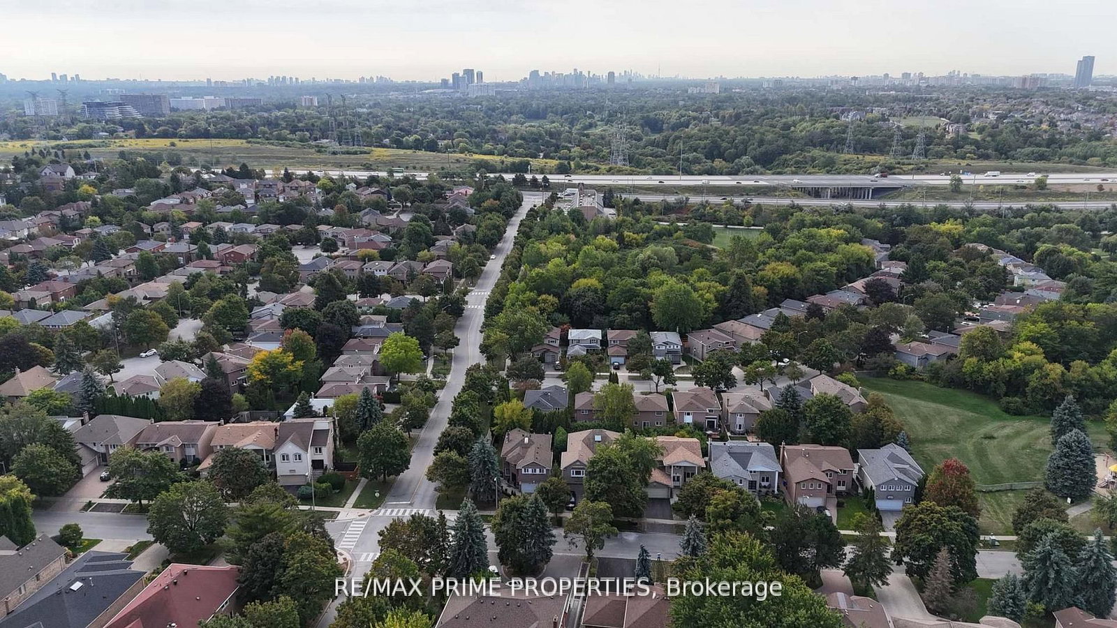 Detached House for sale at 137 Old Surrey Lane, Richmond Hill, Ontario, L4C 6R9 - South Richvale - MLS: N12975320