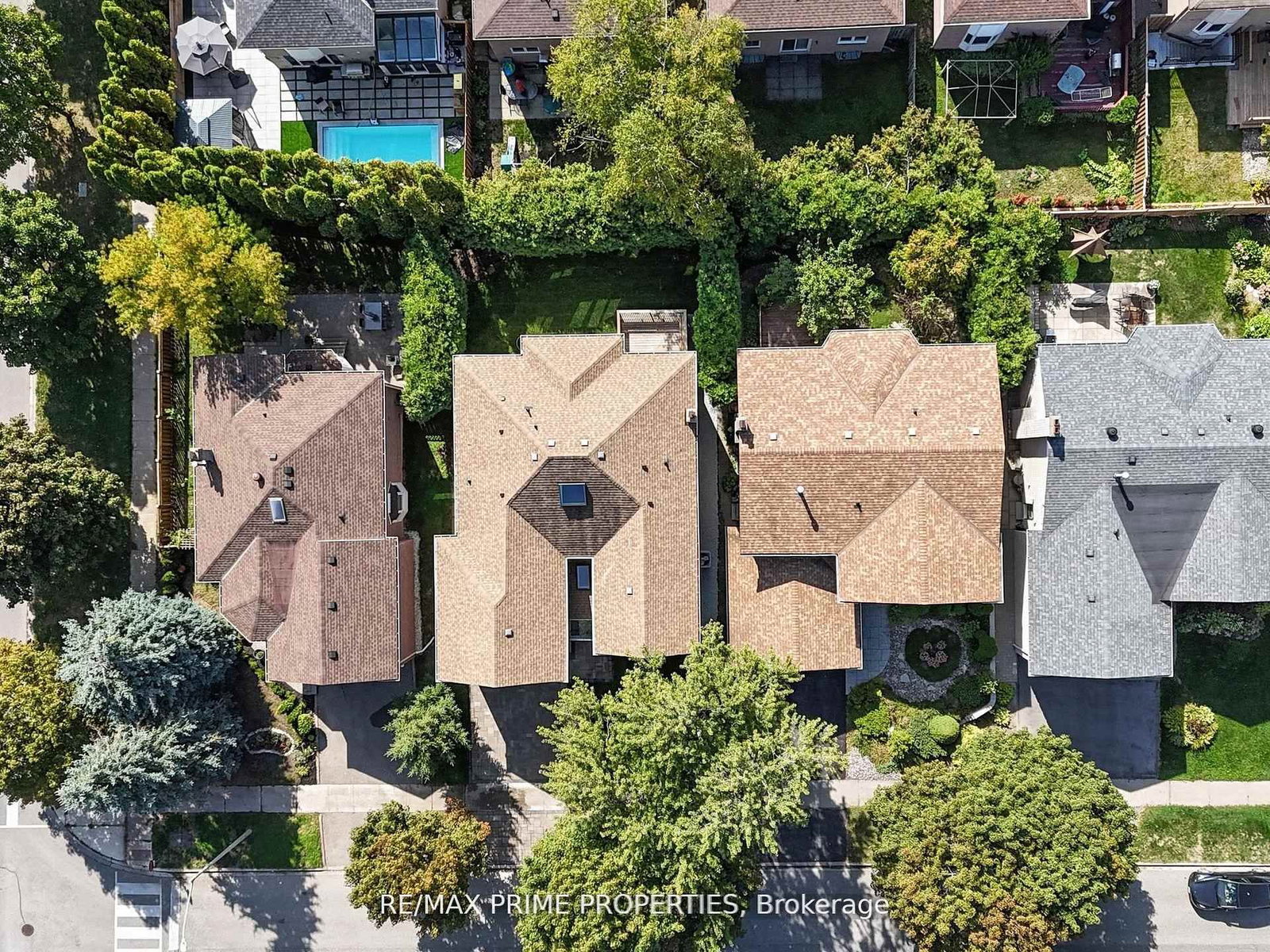 Detached House for sale at 137 Old Surrey Lane, Richmond Hill, Ontario, L4C 6R9 - South Richvale - MLS: N12975320