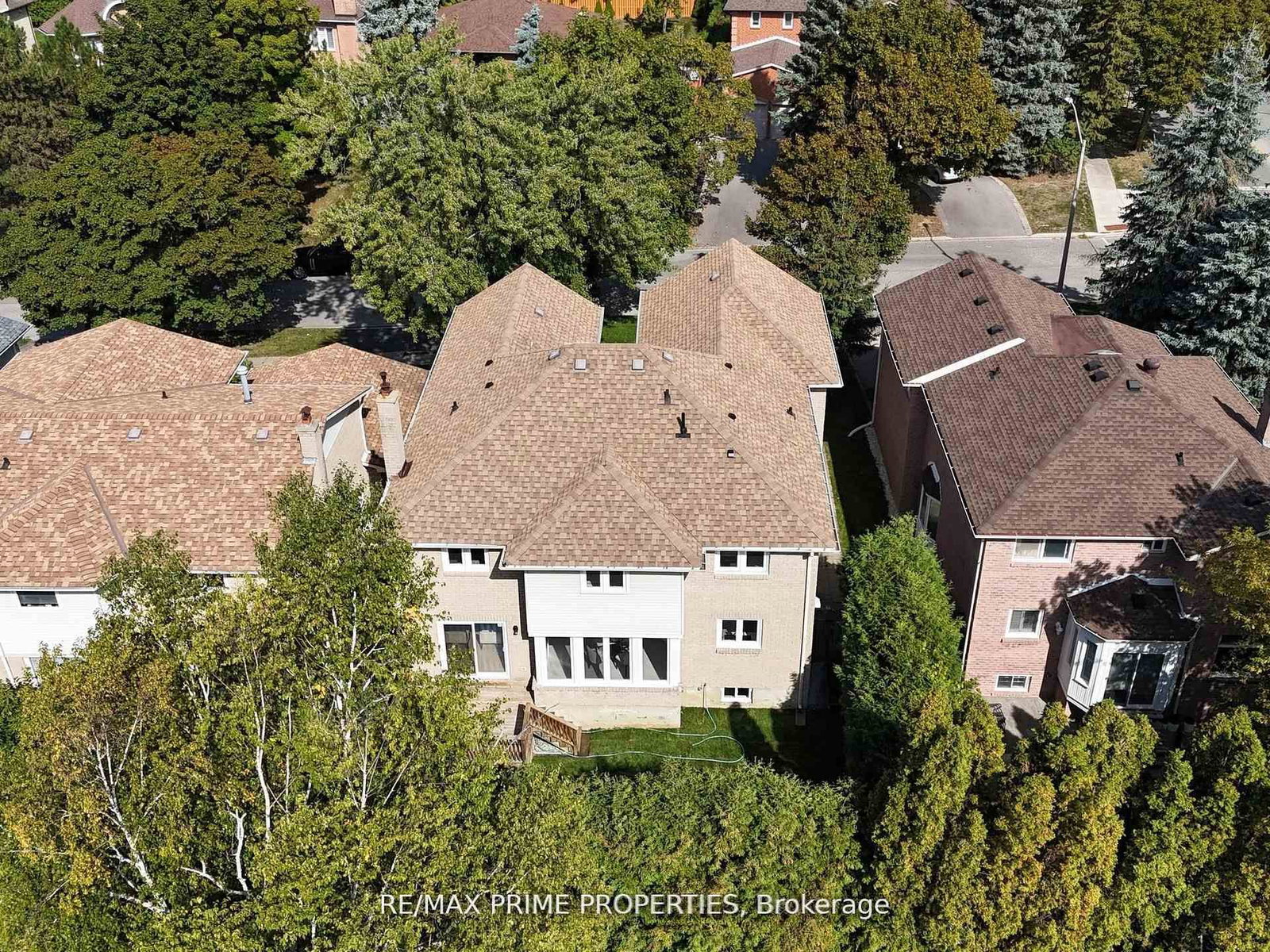 Detached House for sale at 137 Old Surrey Lane, Richmond Hill, Ontario, L4C 6R9 - South Richvale - MLS: N12975320