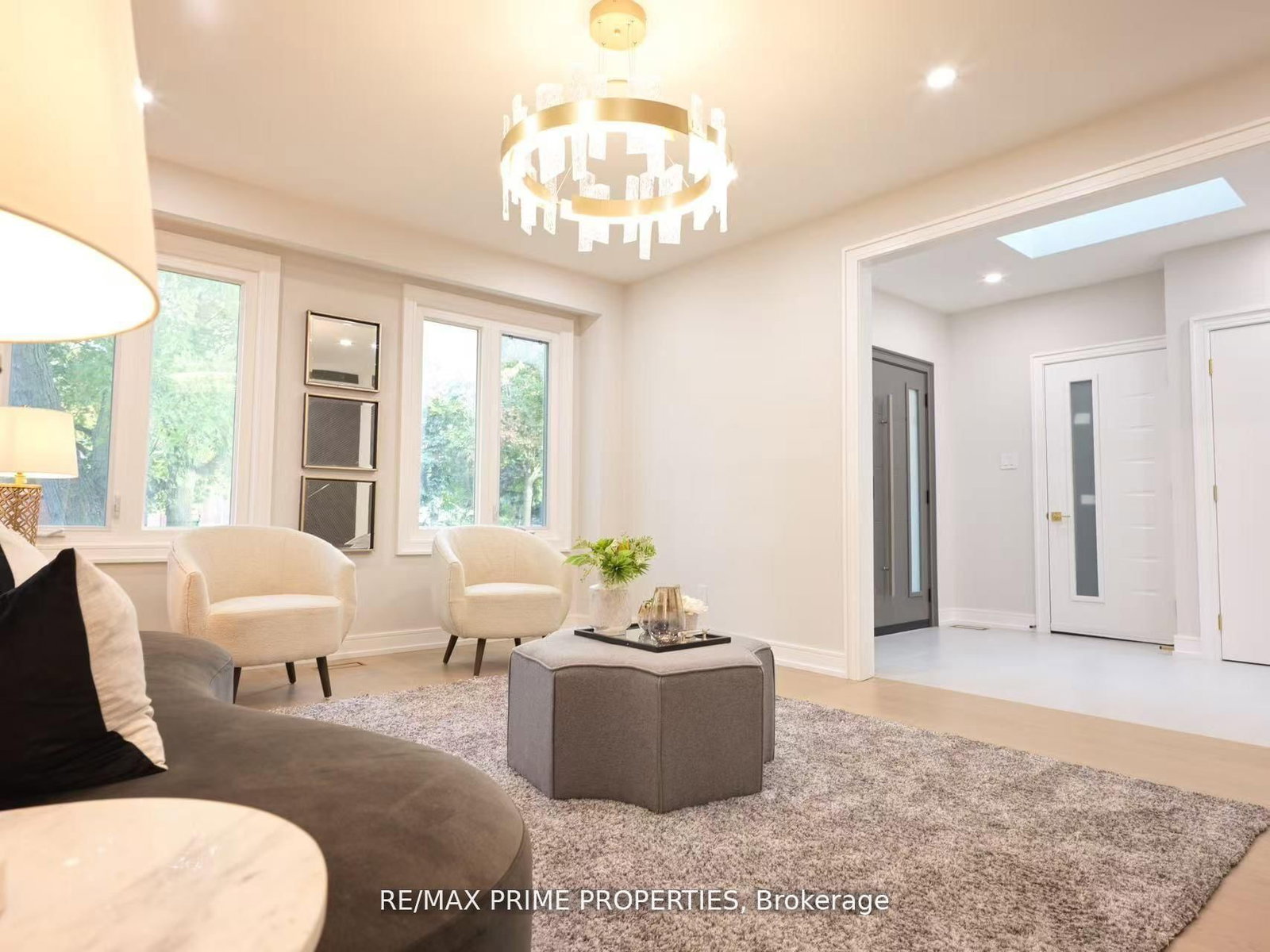 Detached House for sale at 137 Old Surrey Lane, Richmond Hill, Ontario, L4C 6R9 - South Richvale - MLS: N12975320