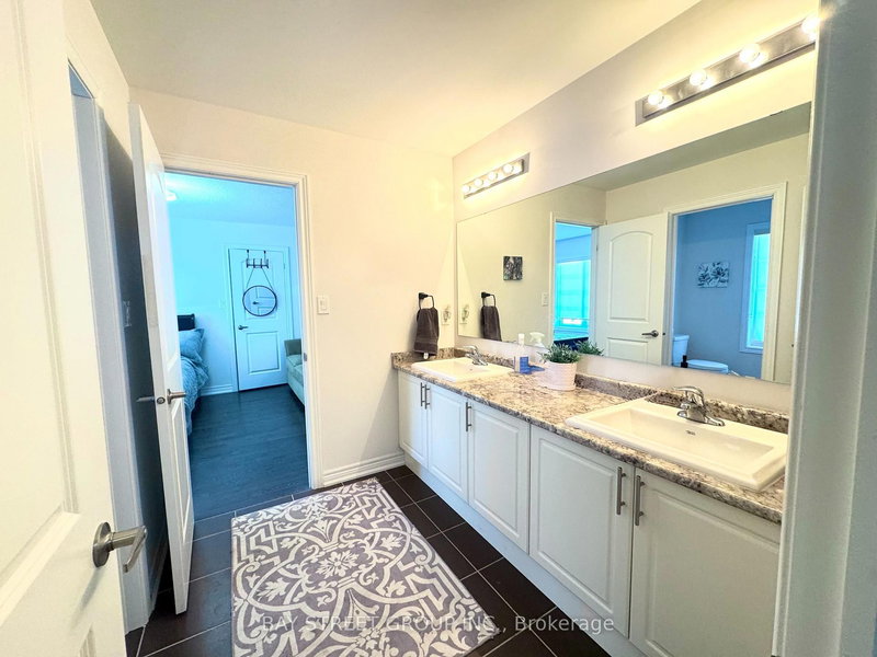 Upper Two Beds + One Bath - 1003 Green St, Innisfil, L0L 1W0 | Image 3