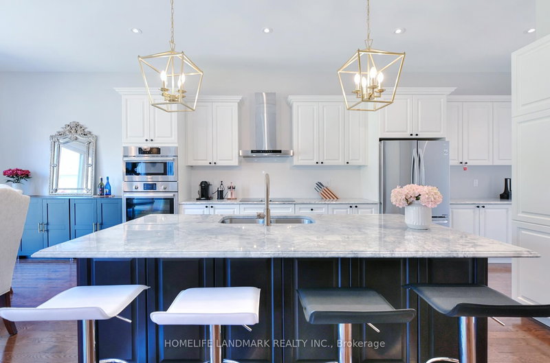 115 Mitchell Pl, Newmarket, L3Y 0C7 | Image 3