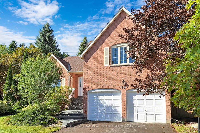 14 Laurwood Crt, Aurora, L4G 5C2 | Image 2