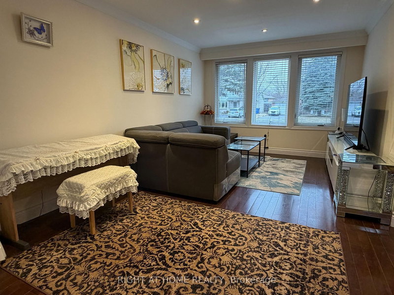 266 London Rd, Newmarket, L3Y 6K8 | Image 3