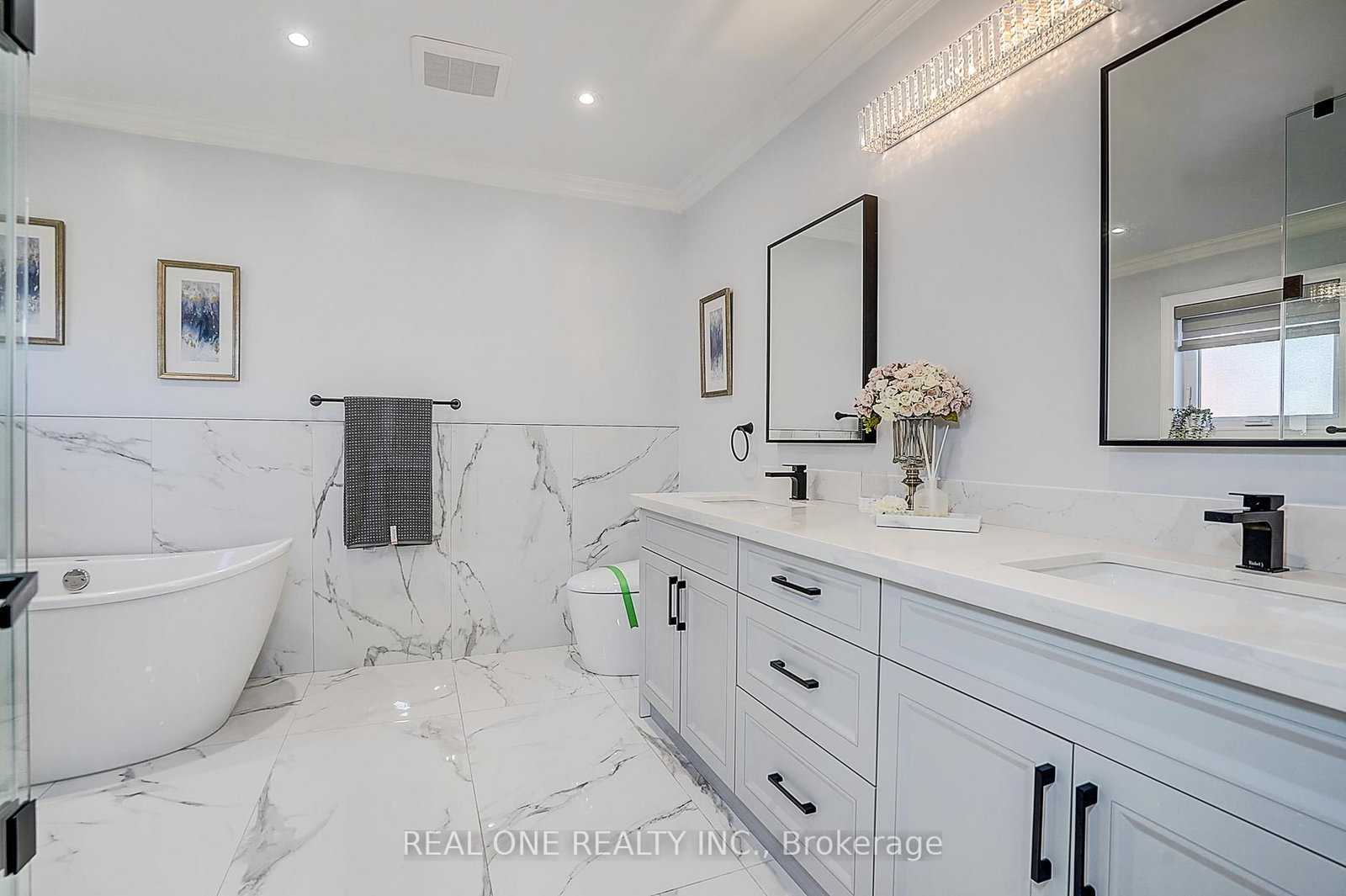 Detached House for sale at 4 Casson Place, Markham, Ontario, L3R 0G2 - Unionville - MLS: N12976324