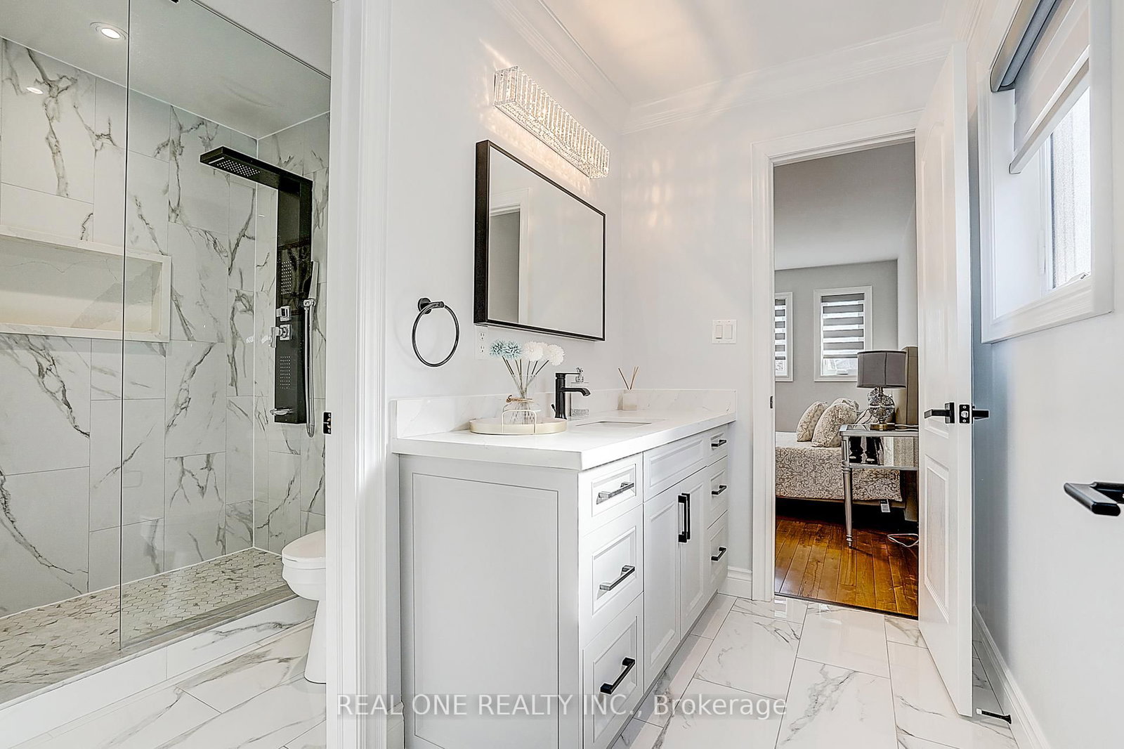 Detached House for sale at 4 Casson Place, Markham, Ontario, L3R 0G2 - Unionville - MLS: N12976324