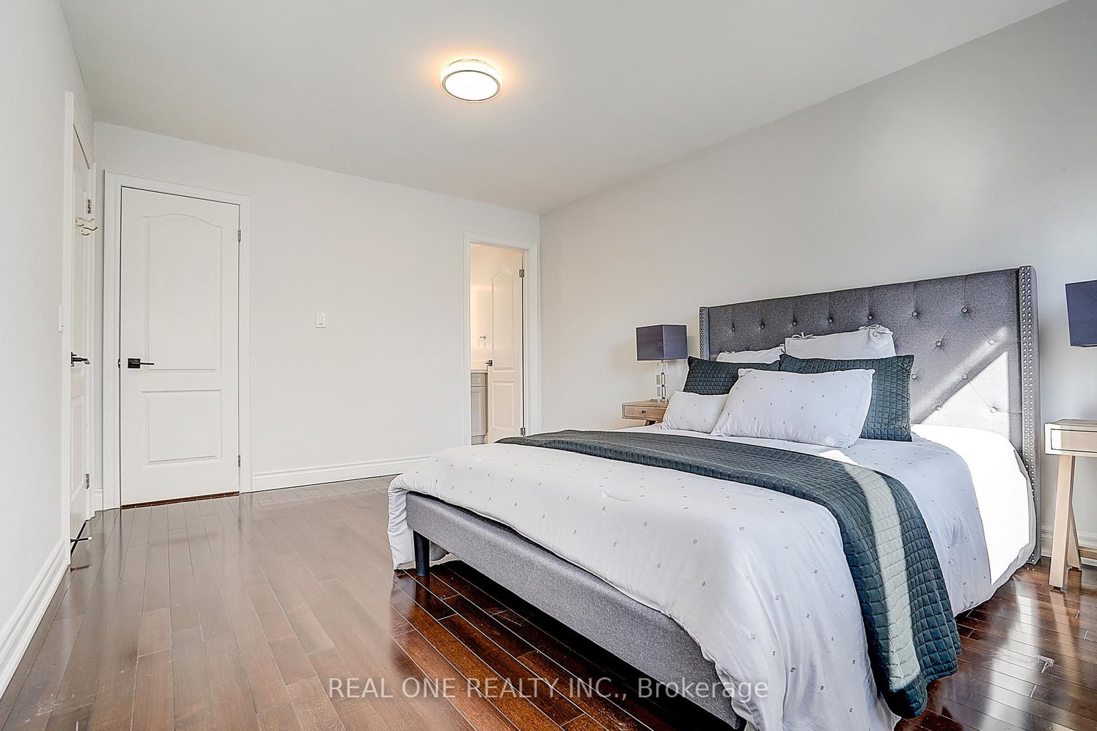 Detached House for sale at 4 Casson Place, Markham, Ontario, L3R 0G2 - Unionville - MLS: N12976324