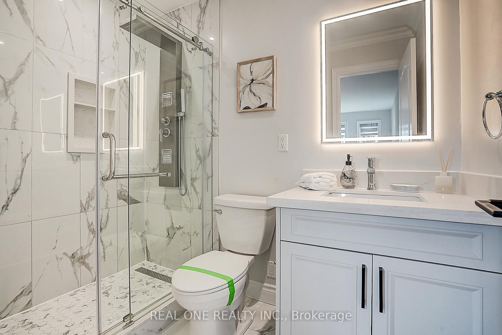 Detached House for sale at 4 Casson Place, Markham, Ontario, L3R 0G2 - Unionville - MLS: N12976324