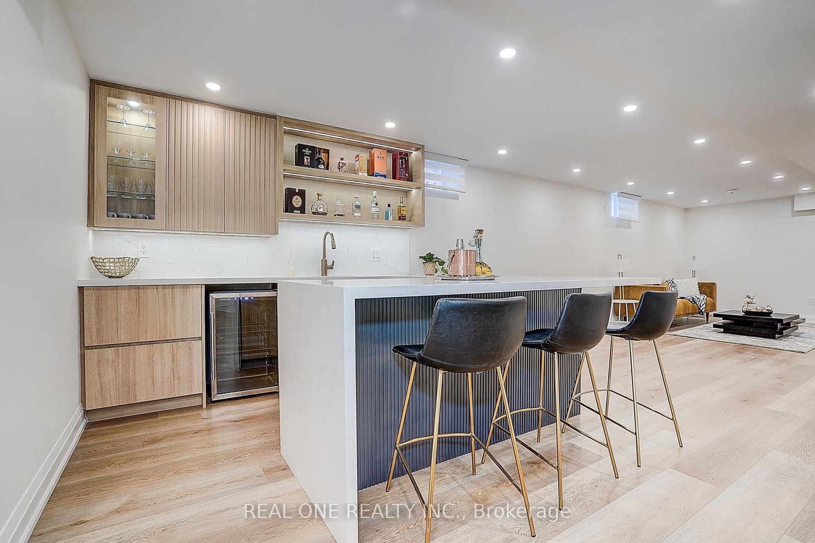 Detached House for sale at 4 Casson Place, Markham, Ontario, L3R 0G2 - Unionville - MLS: N12976324