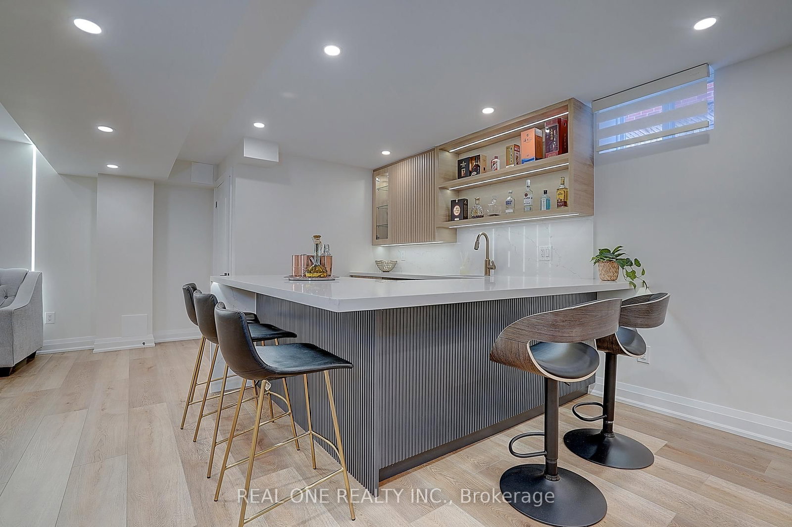 Detached House for sale at 4 Casson Place, Markham, Ontario, L3R 0G2 - Unionville - MLS: N12976324