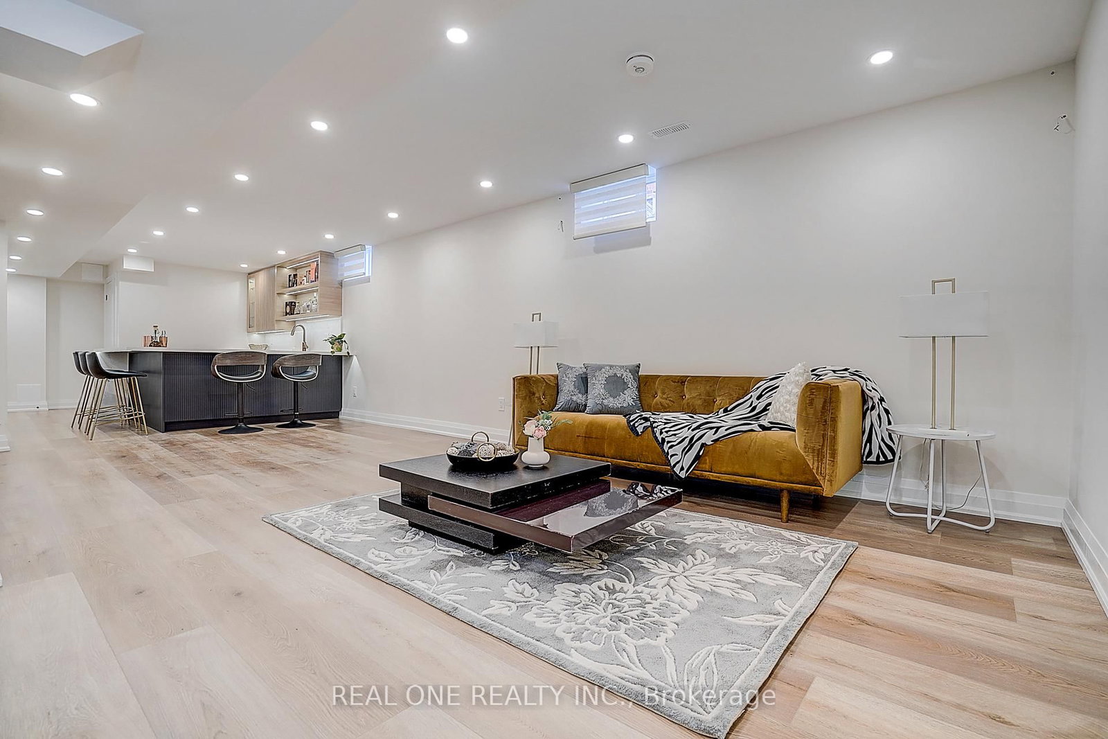 Detached House for sale at 4 Casson Place, Markham, Ontario, L3R 0G2 - Unionville - MLS: N12976324