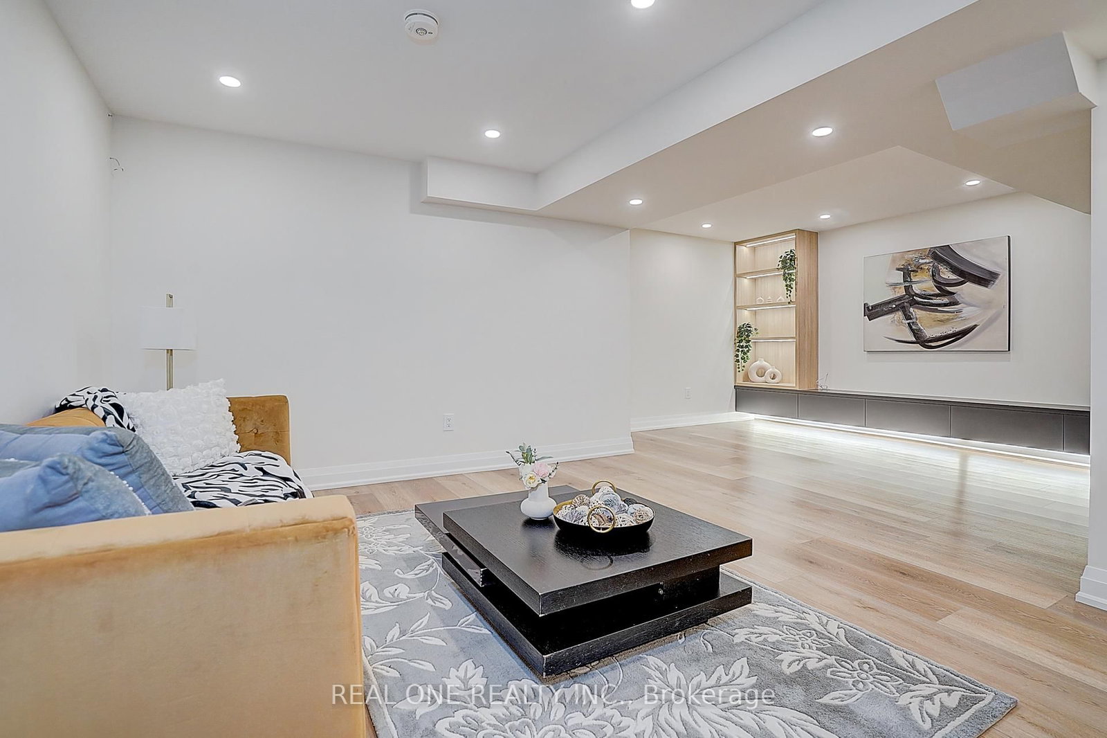 Detached House for sale at 4 Casson Place, Markham, Ontario, L3R 0G2 - Unionville - MLS: N12976324