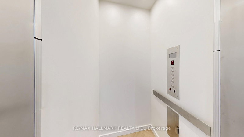 31 Naughton Dr, Richmond Hill, L4C 4M6 | Image 2