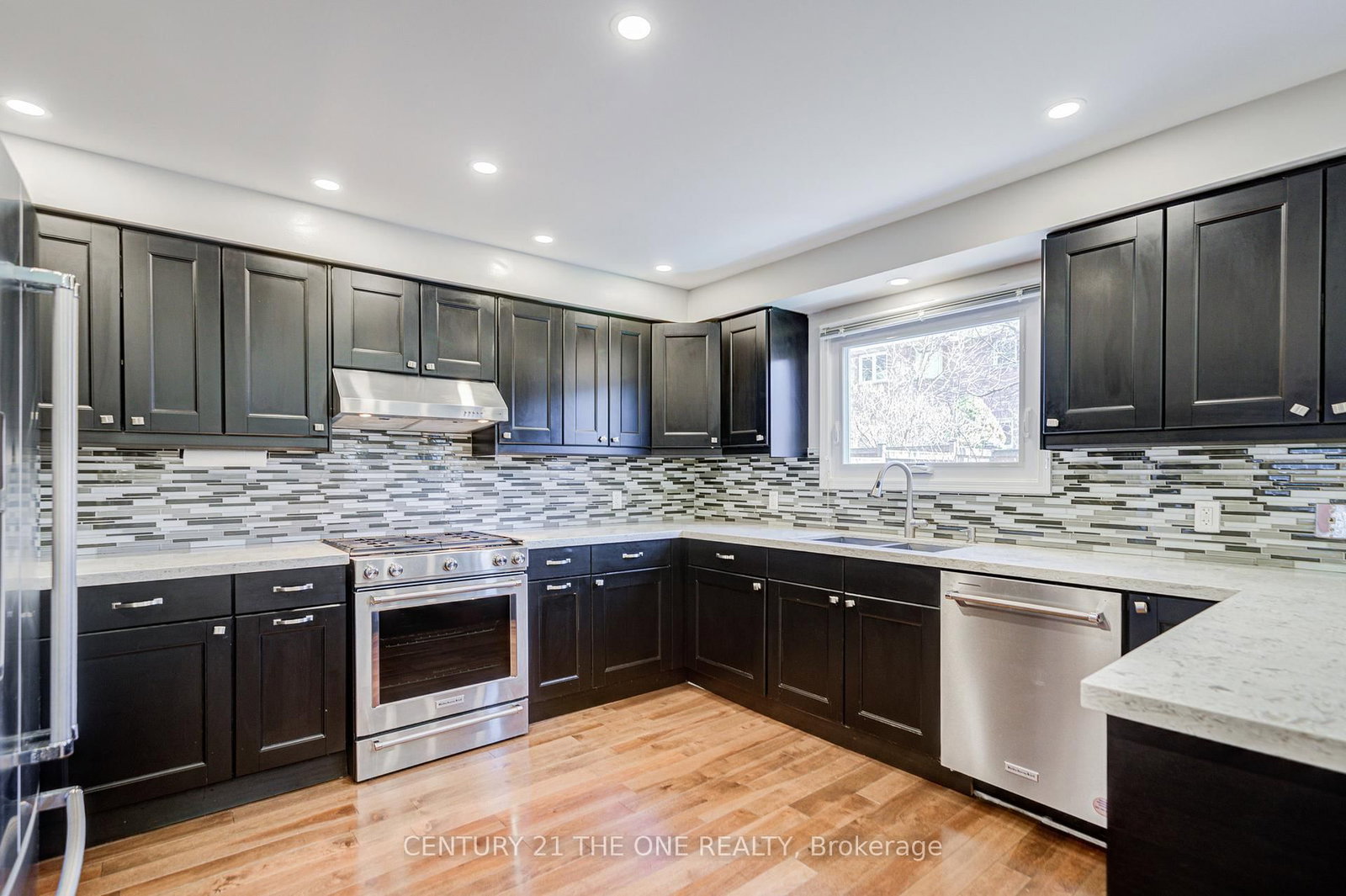 Detached House for sale at 21 Larratt Lane, Richmond Hill, Ontario, L4C 9J1 - Westbrook - MLS: N12976576