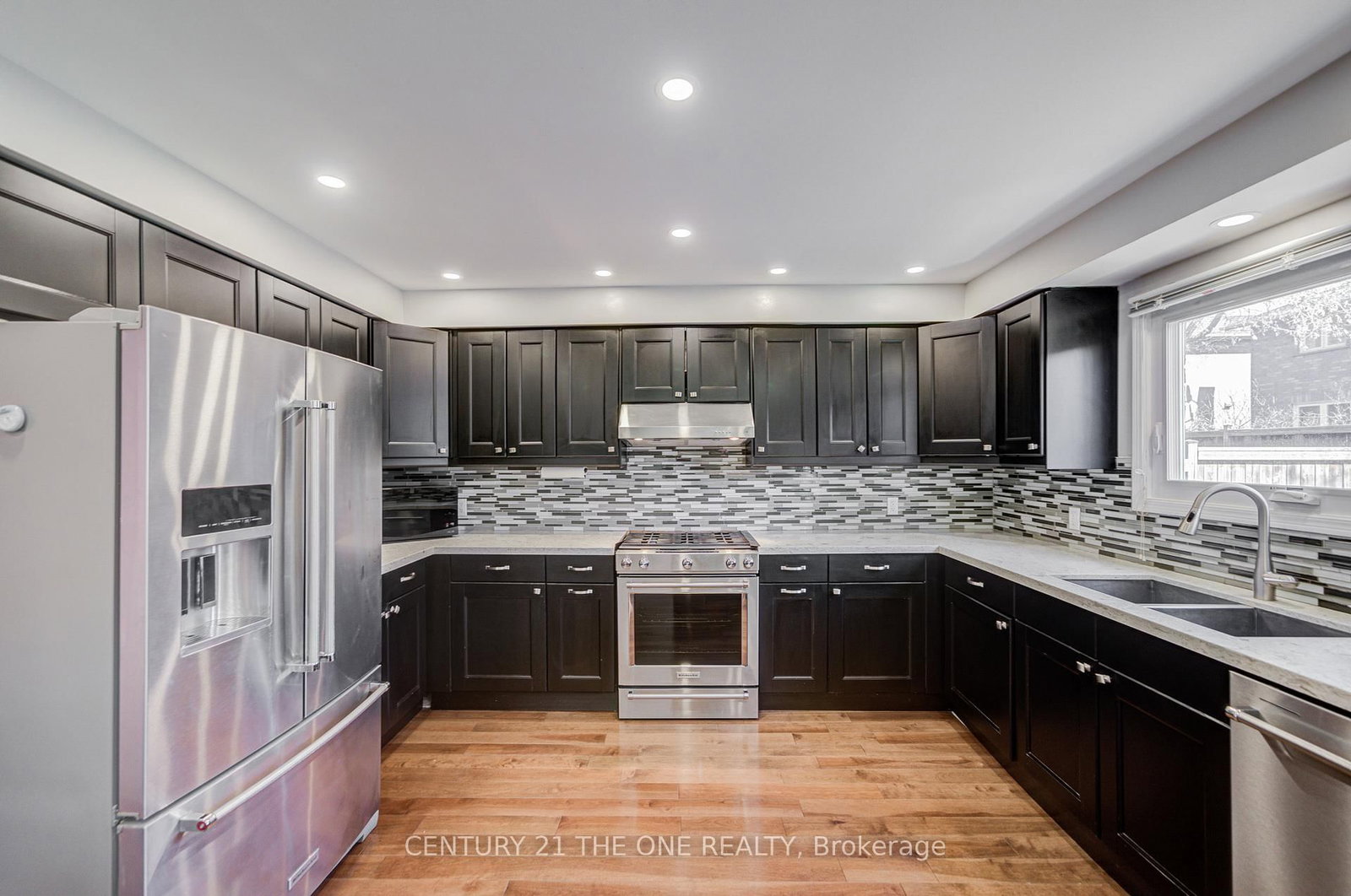 Detached House for sale at 21 Larratt Lane, Richmond Hill, Ontario, L4C 9J1 - Westbrook - MLS: N12976576