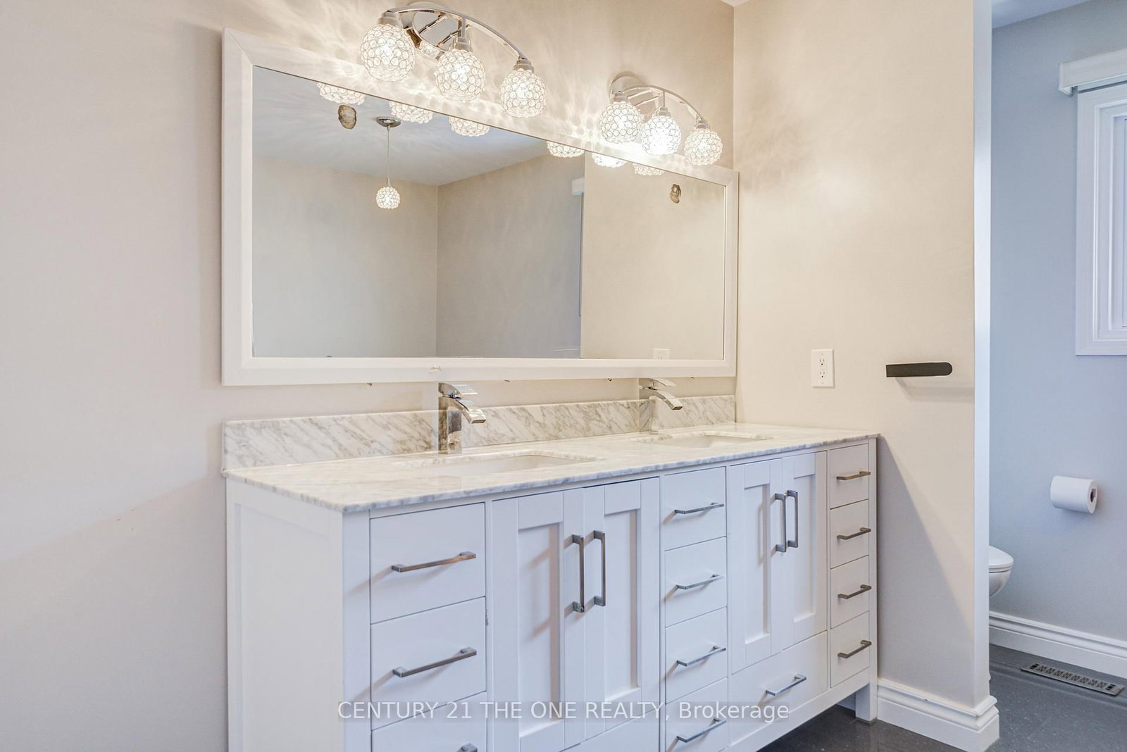 Detached House for sale at 21 Larratt Lane, Richmond Hill, Ontario, L4C 9J1 - Westbrook - MLS: N12976576