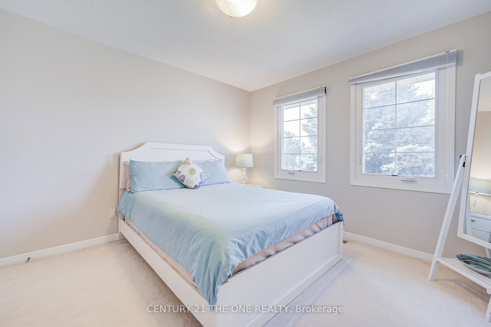 Detached House for sale at 21 Larratt Lane, Richmond Hill, Ontario, L4C 9J1 - Westbrook - MLS: N12976576