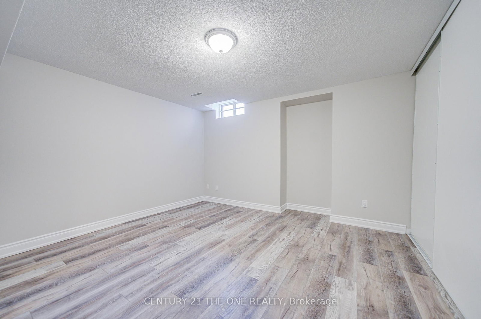 Detached House for sale at 21 Larratt Lane, Richmond Hill, Ontario, L4C 9J1 - Westbrook - MLS: N12976576