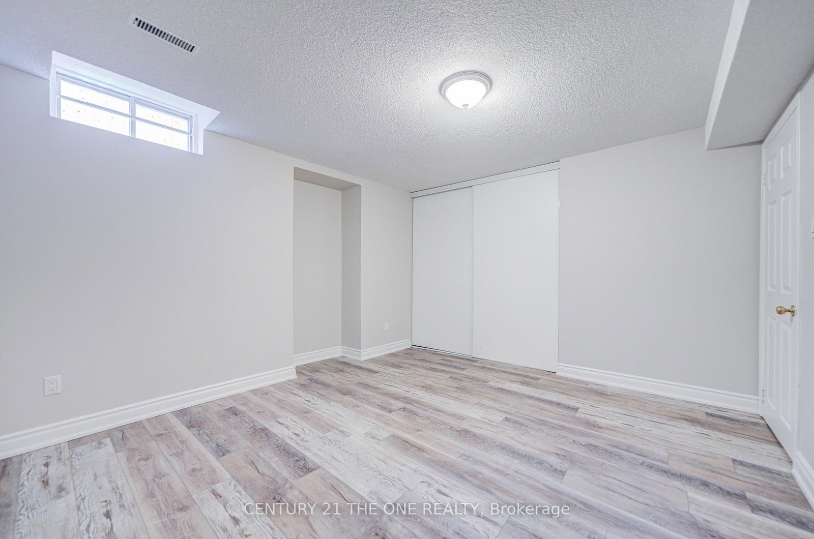 Detached House for sale at 21 Larratt Lane, Richmond Hill, Ontario, L4C 9J1 - Westbrook - MLS: N12976576