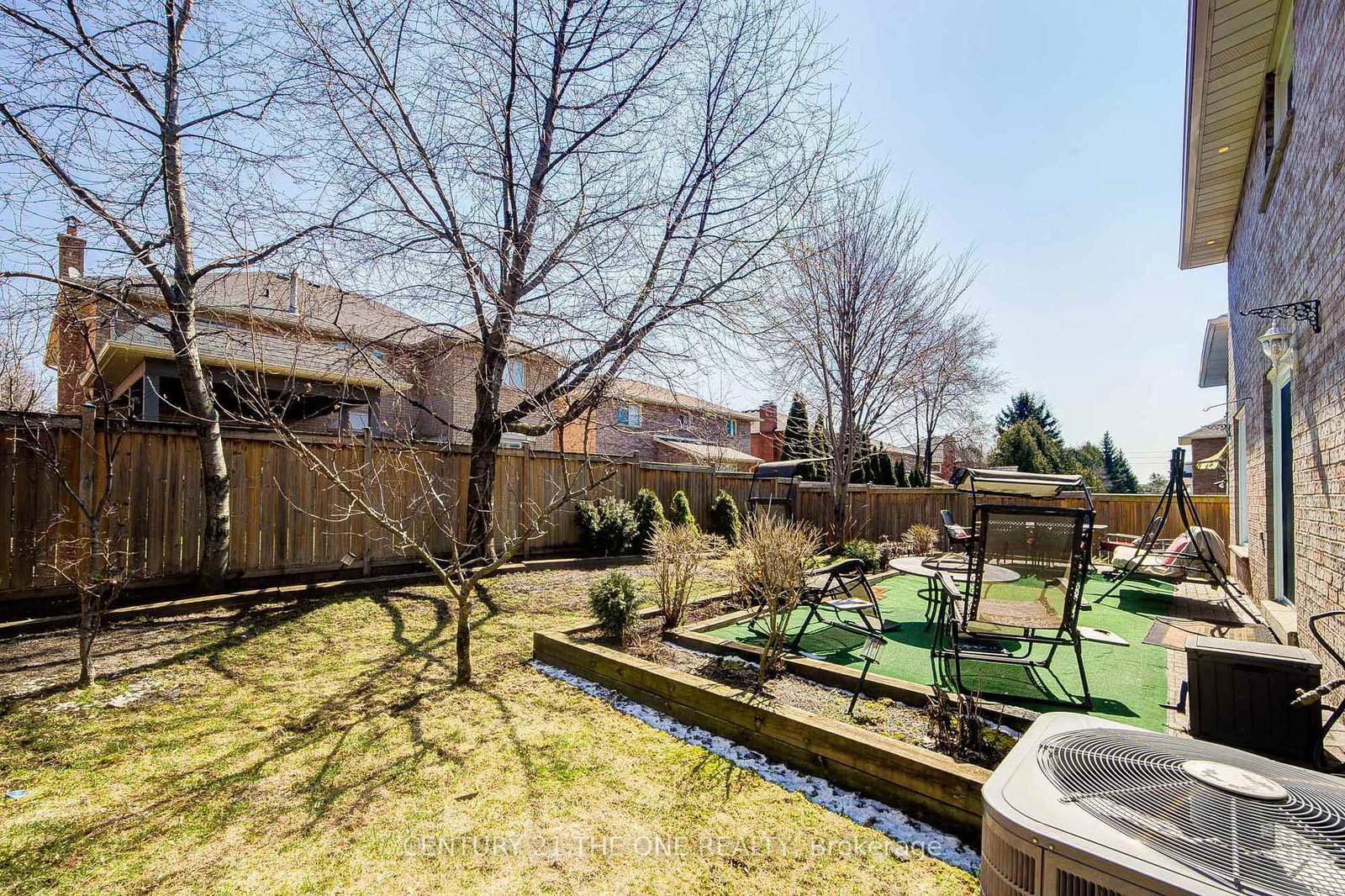 Detached House for sale at 21 Larratt Lane, Richmond Hill, Ontario, L4C 9J1 - Westbrook - MLS: N12976576