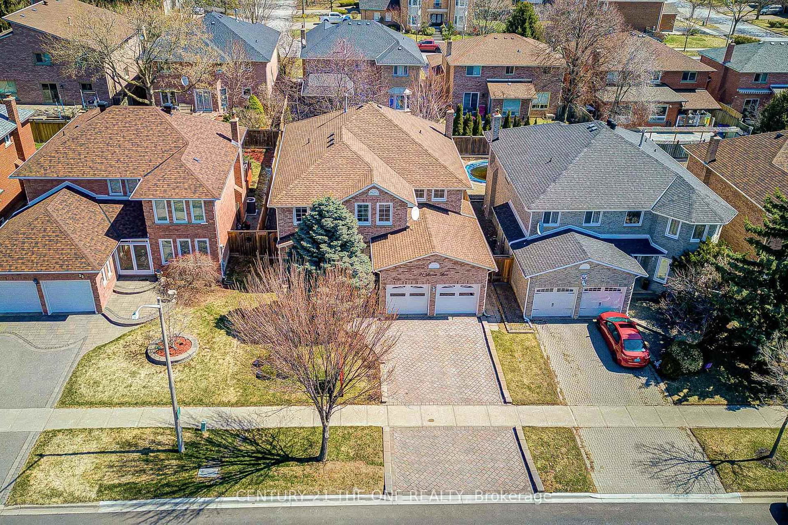 Detached House for sale at 21 Larratt Lane, Richmond Hill, Ontario, L4C 9J1 - Westbrook - MLS: N12976576