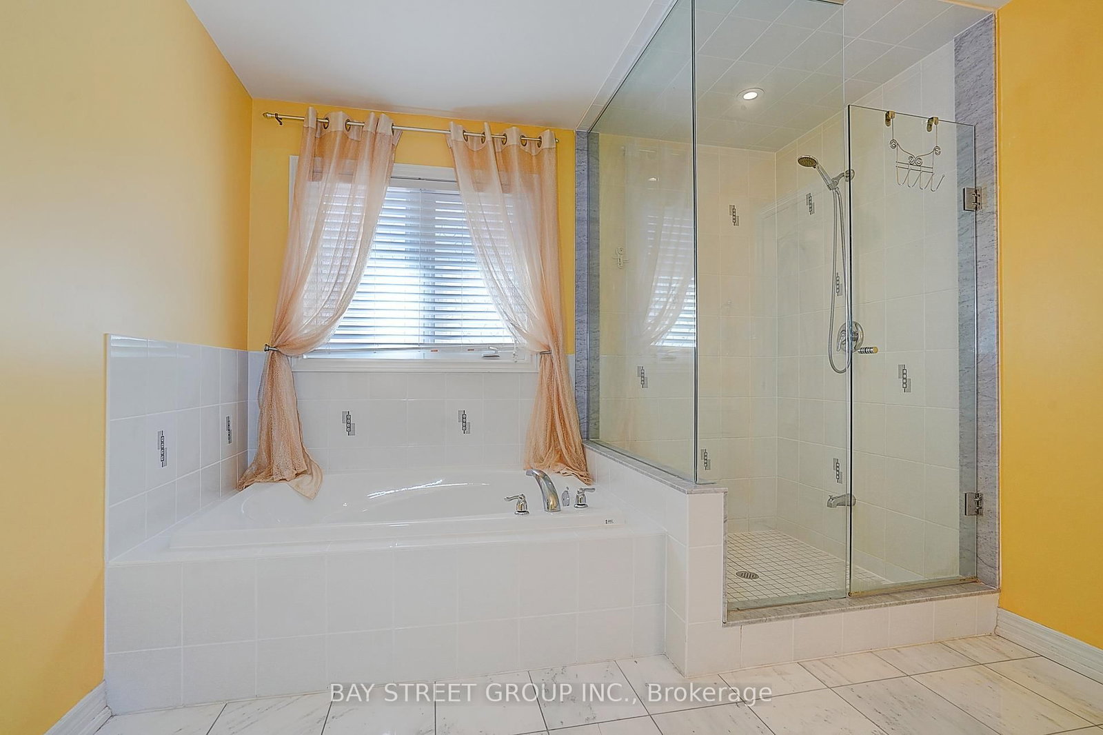 Detached House for sale at 90 Gable Avenue, Markham, Ontario, L6C 2W6 - Berczy - MLS: N12976604