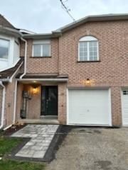 home for lease on 28 Royal Cedar Court