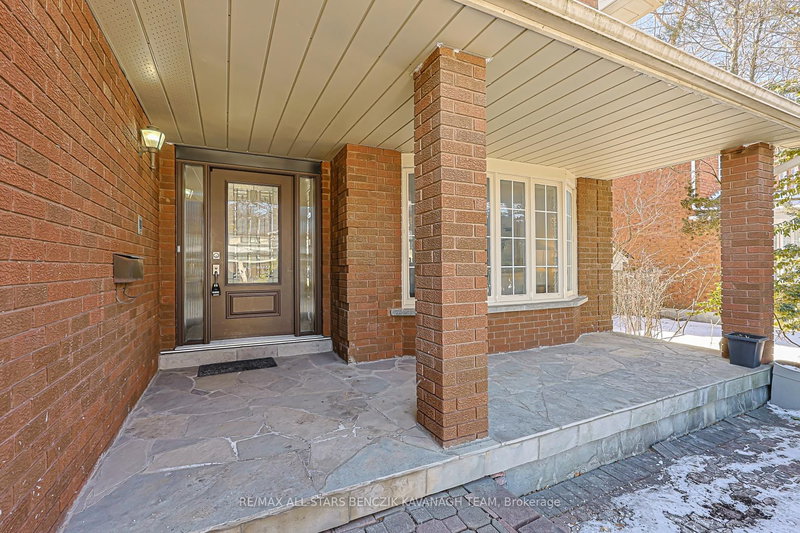 57 Highglen Ave, Markham, L3R 8R1 | Image 2