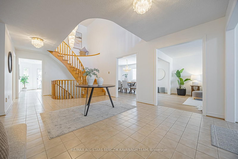 57 Highglen Ave, Markham, L3R 8R1 | Image 3