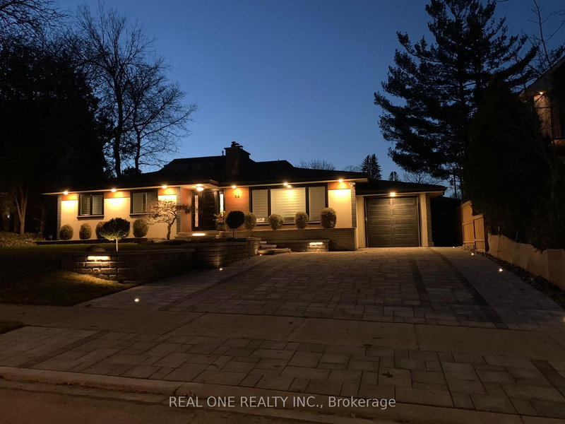 54 Leisure Lane, Richmond Hill, L4C 4X1 | Image 2