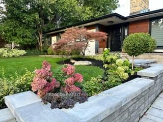 54 Leisure Lane, Richmond Hill, L4C 4X1 | Image 3