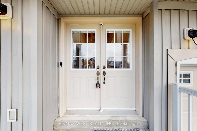 303 King St E, East Gwillimbury, L0G 1M0 | Image 3