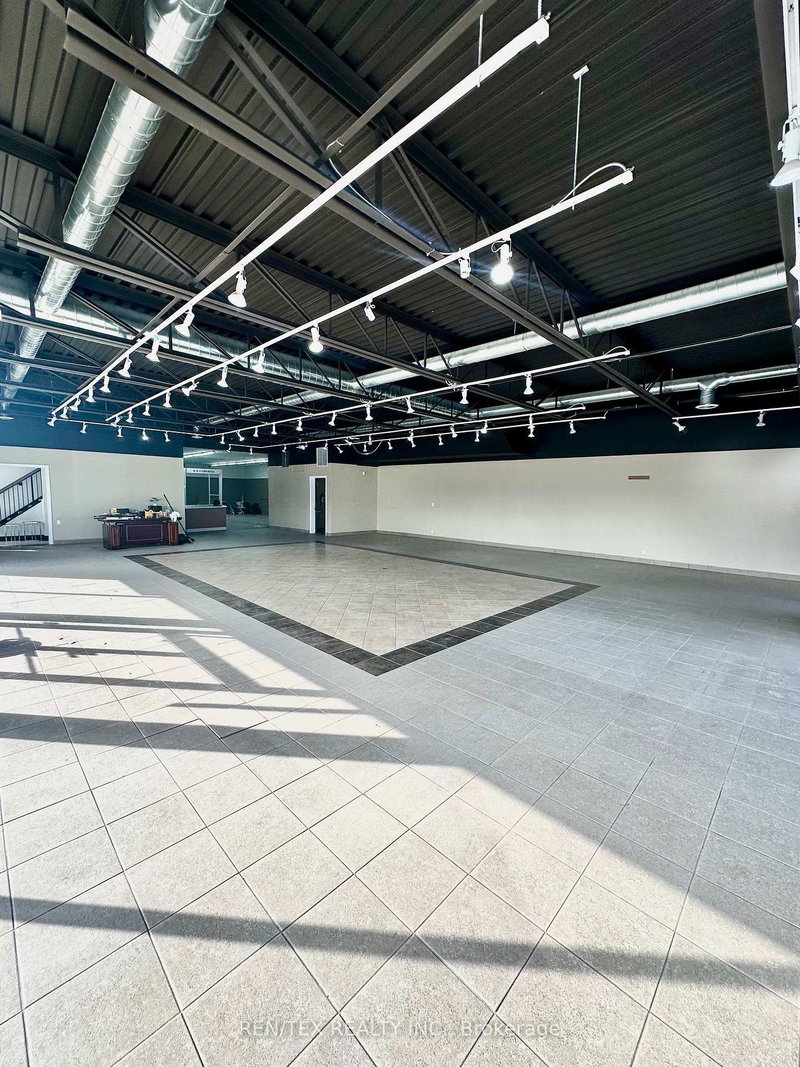 Main Floor - 5781 Highway 7 W, Vaughan, L4L 1T7 | Image 3