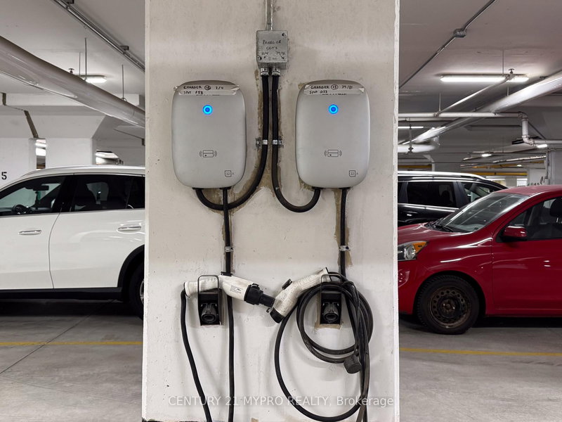 1007 - 14 David Eyer Rd, Richmond Hill, L4S 0N4 | Image 2