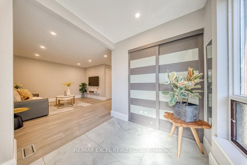 106 Upton Cres, Markham, L3R 3T4 | Image 3