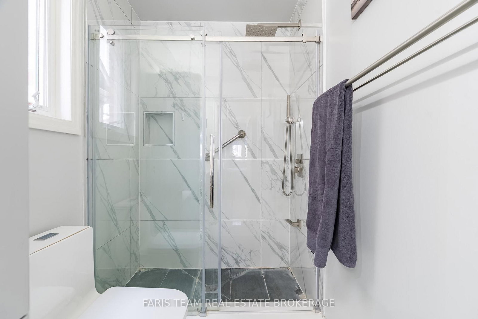 Detached House for sale at 461 Greenwood Drive, Essa, Ontario, L3W 0R4 - Angus - MLS: N12978606