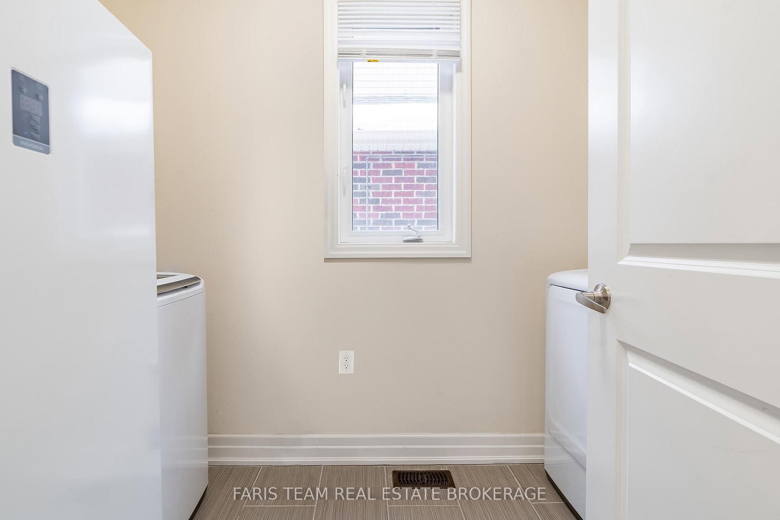 Detached House for sale at 461 Greenwood Drive, Essa, Ontario, L3W 0R4 - Angus - MLS: N12978606