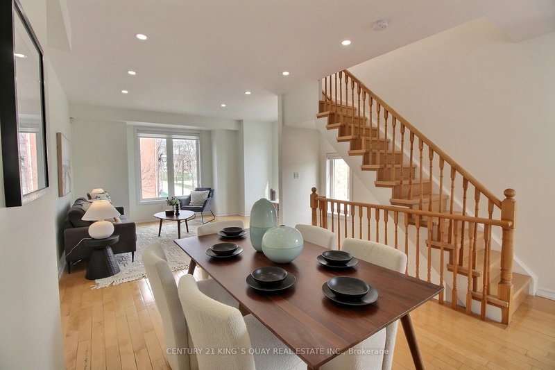 40 Leitchcroft Cres, Markham, L3T 7W1 | Image 2