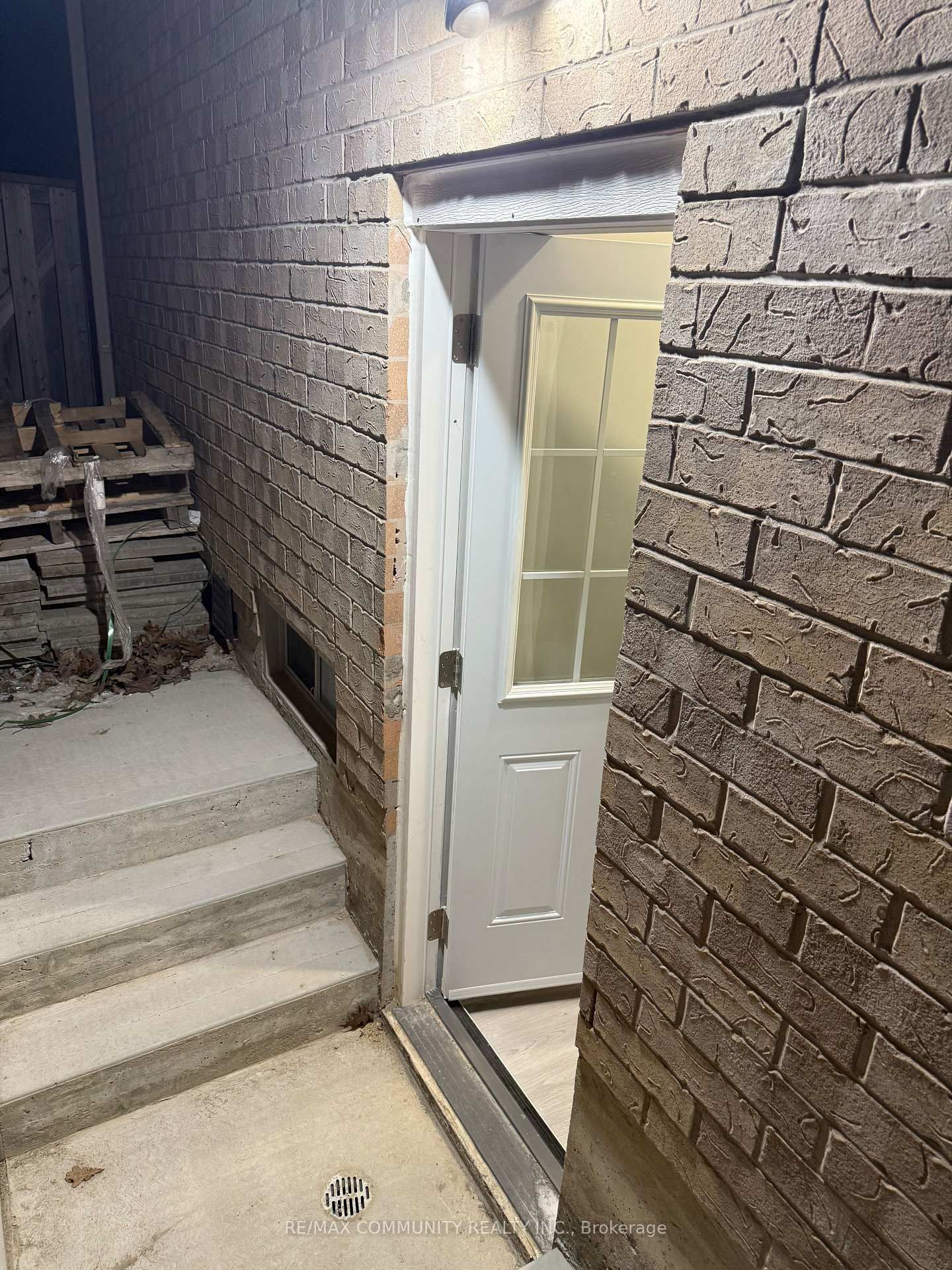 327 Mantle Avenue, Unit Bsmt - Photo 16