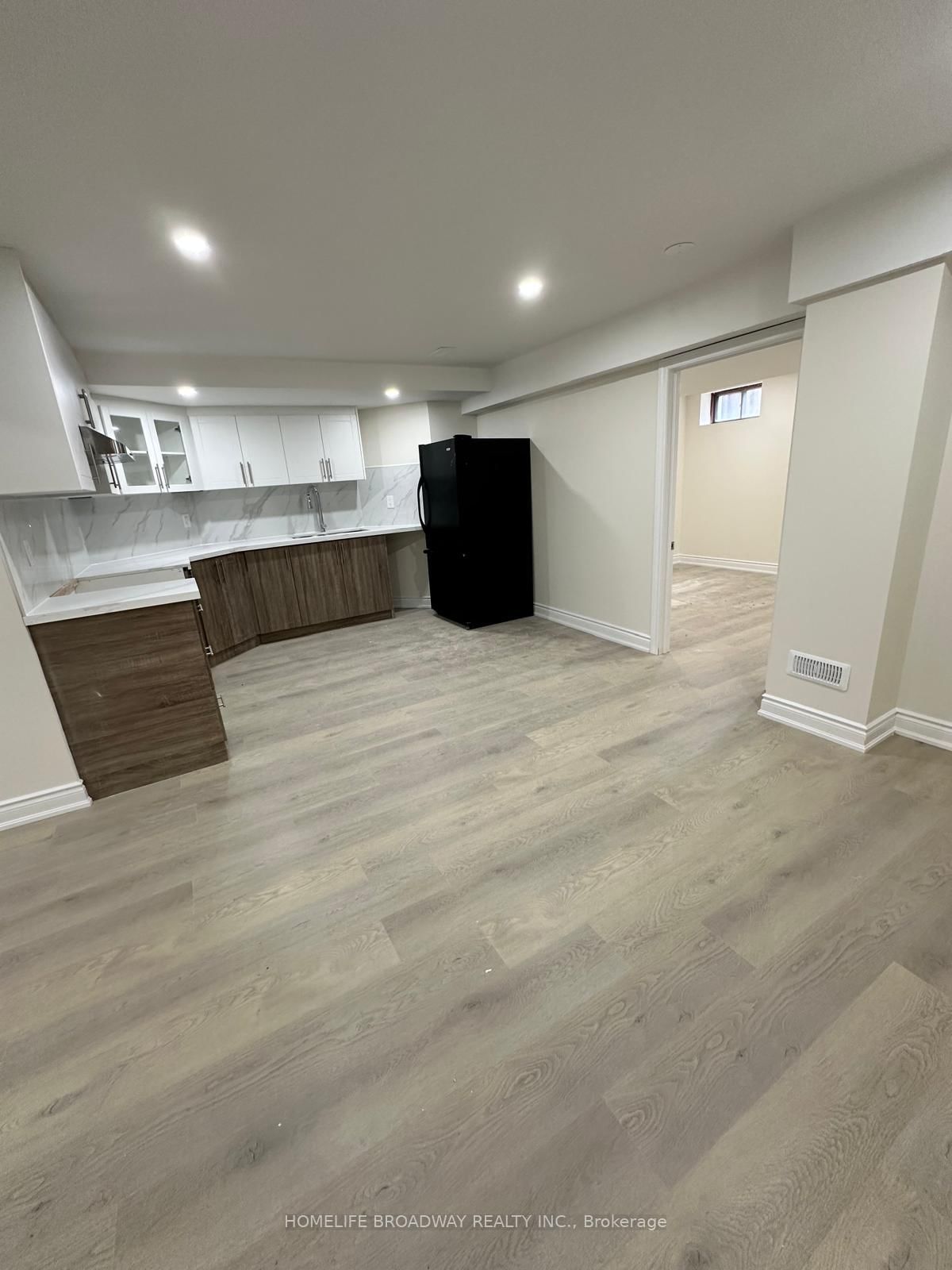 151 Lyndhurst Drive, Unit Bsmt - Photo 3