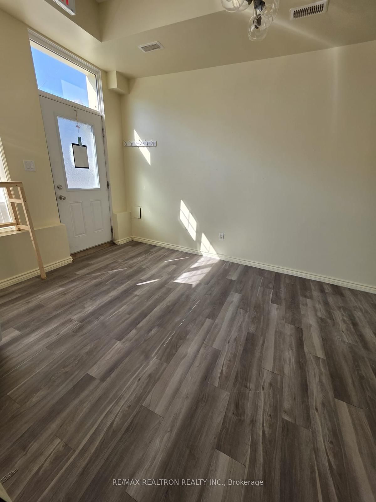 48 Cathedral High Street, Unit Main Floor - Photo 11