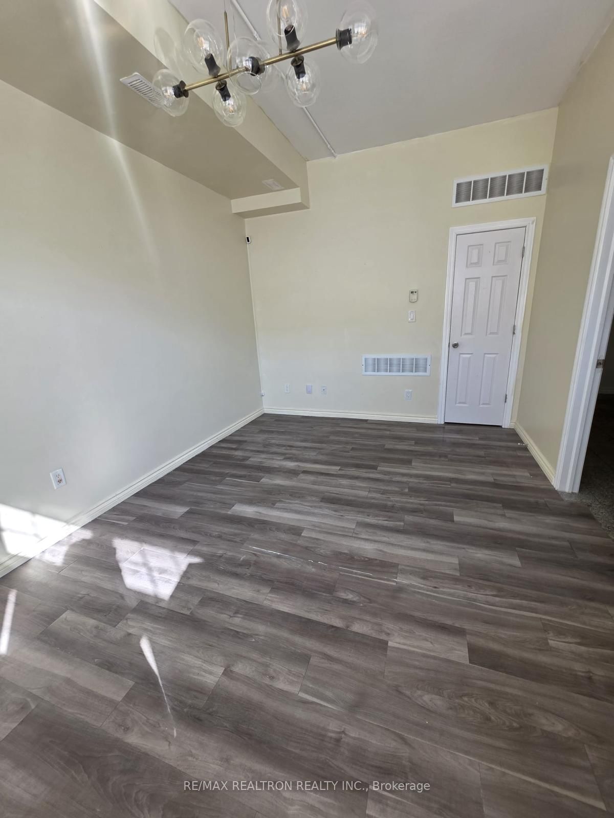 48 Cathedral High Street, Unit Main Floor - Photo 12